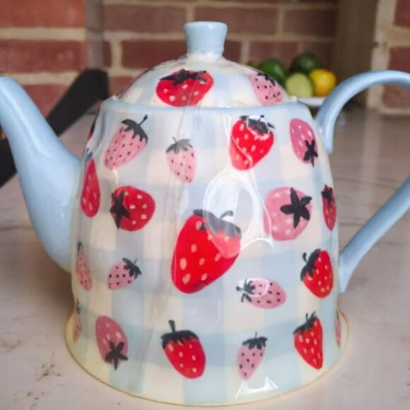 Strawberry Patterned Teapot - Picture 5 of 5